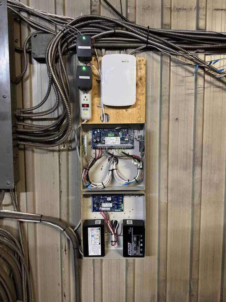 Installation de système de sécurité pour bâtiment Rive-Nord Montréal